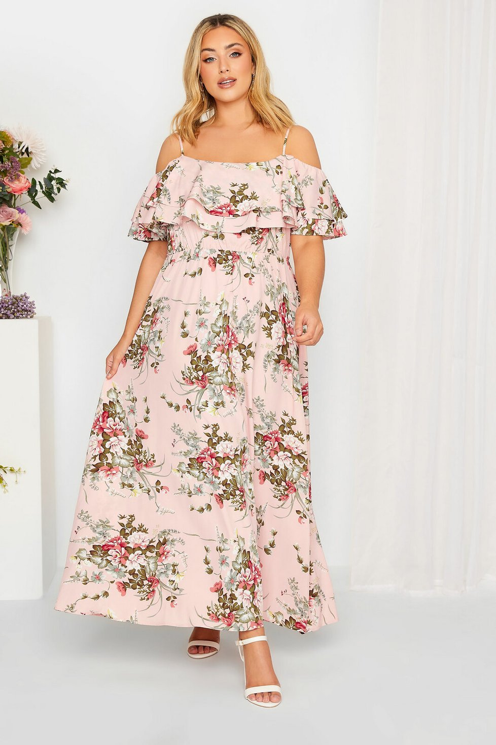 yoursclothing.com; 2000 Kč