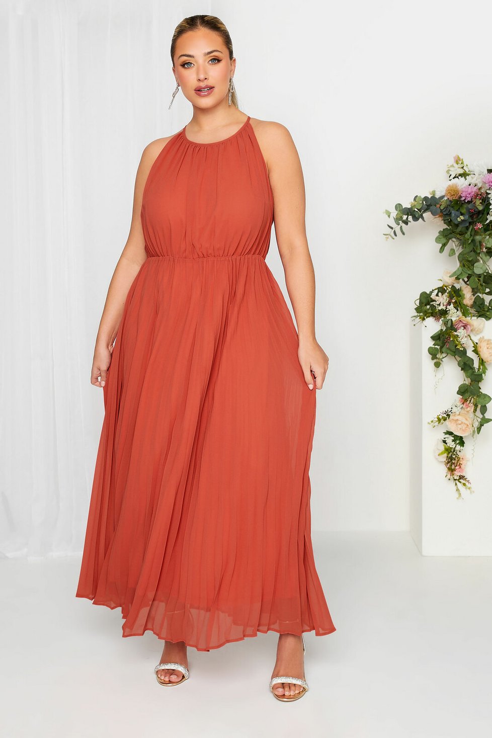 yoursclothing.com; 1700 Kč