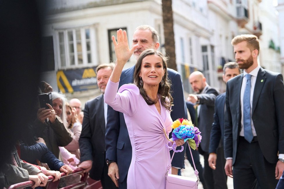 Letizia nedávno také sklidila aplaus za výběr lila šatů španělské značky Cho Atelier, které vynesla na Mezinárodní kongres španělského jazyka.