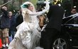 Sarah Jessica Parker jako rozhořčená Carrie. Sarah Jessica Parker jako rozhořčená Carrie.