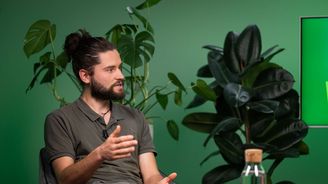 Ptáků žijících v zemědělské krajině ubývá, lesní druhy jsou na tom lépe, říká ornitolog Josef Rutterle Ptáků žijících v zemědělské krajině ubývá, lesní druhy jsou na tom lépe, říká ornitolog Josef Rutterle