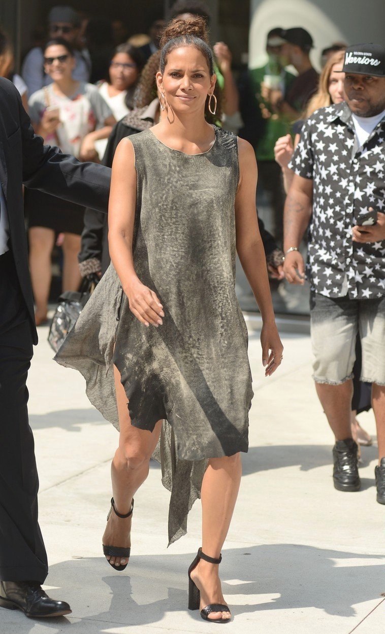 Outfit podle Halle Berry.