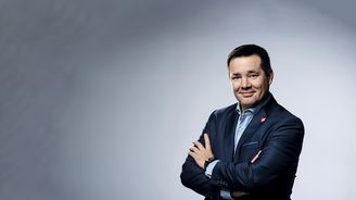 U investování to nejde bez pravidel. Stejně jako ve fotbale, říká Vladimír Holovka, ředitel XTB pro ČR U investování to nejde bez pravidel. Stejně jako ve fotbale, říká Vladimír Holovka, ředitel XTB pro ČR