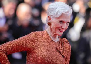 Maye Musk zazářila v Cannes.