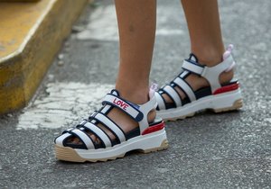 Přišel jejich čas! 50 nejkrásnějších sandálků, které budete zbožňovat