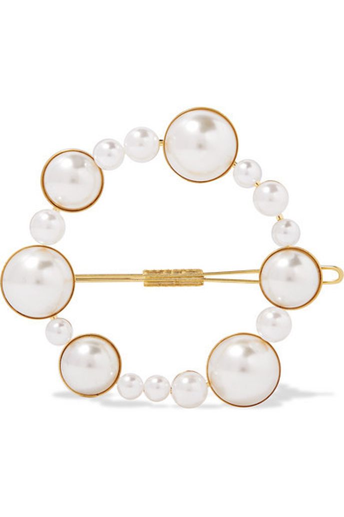 Spona do vlasů, Lelet NY, 140 eur, prodává Net-a-Porter.com Spona do vlasů, Lelet NY, 140 eur, prodává Net-a-Porter.com