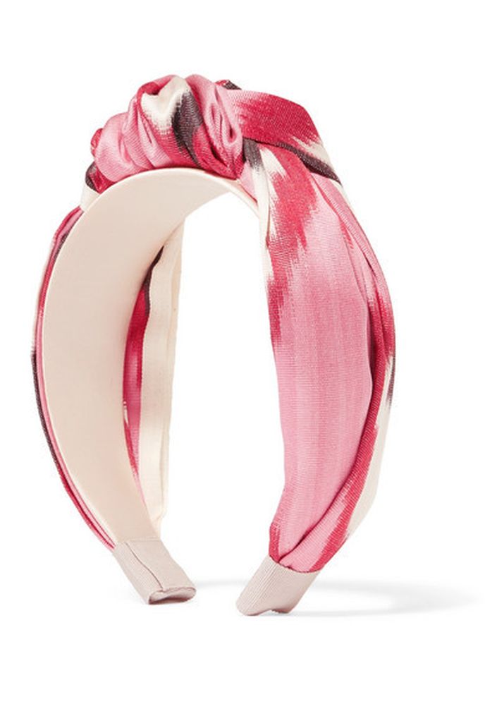 Čelenka, Jennifer Behr, 270 eur, prodává Net-a-Porter.com Čelenka, Jennifer Behr, 270 eur, prodává Net-a-Porter.com