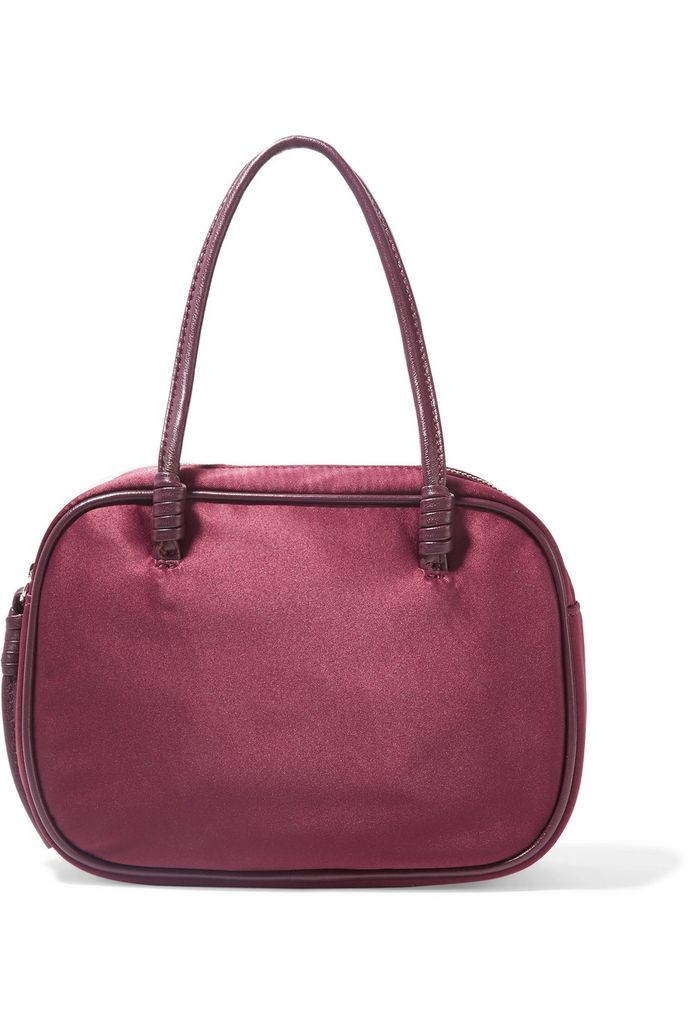 Saténová kabelka, Elizabeth and James, 176 eur, prodává Net-a-Porter.com