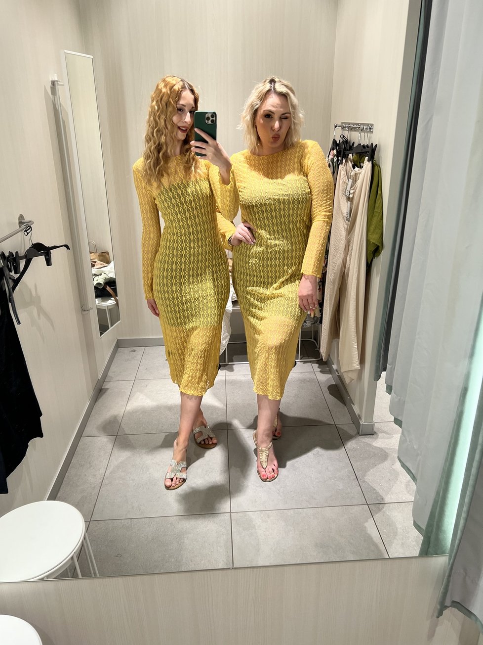 Žluté šaty H&M, 899 Kč
