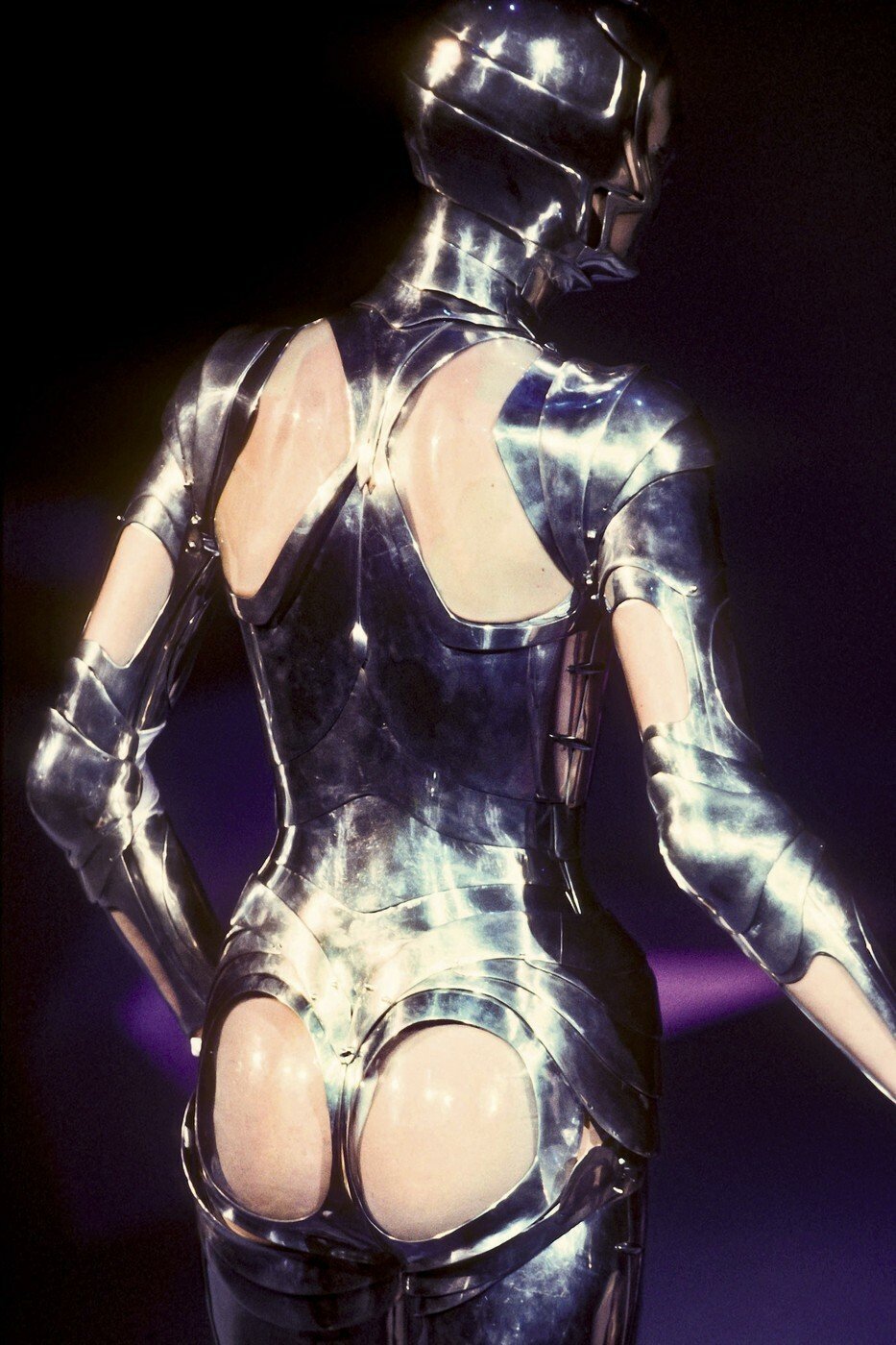 Robotický model v rámci Mugler Haute Couture kolekce v roce 1995.