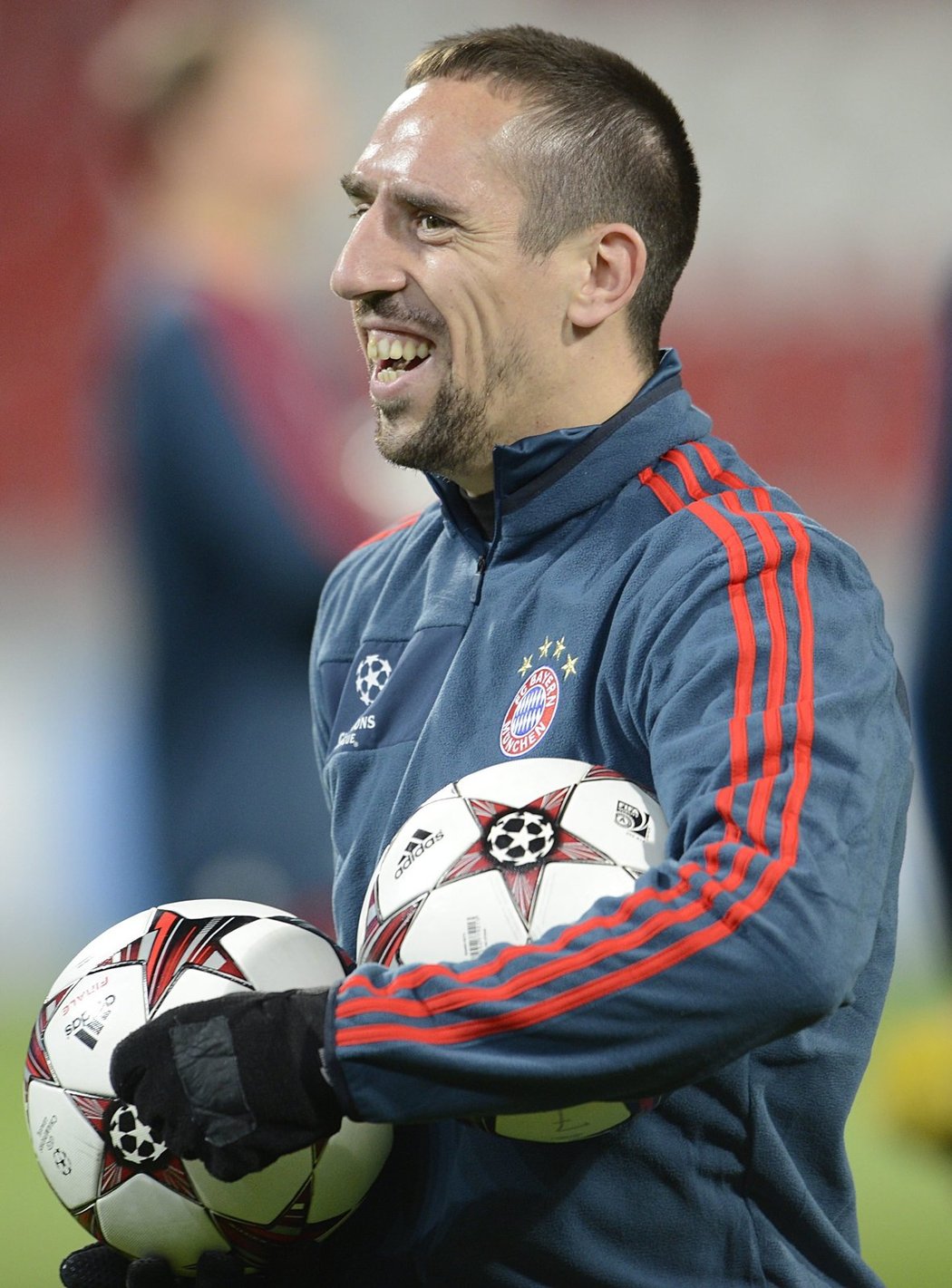 Guardiola byl i na konci tréninku v dobré náladě, s Francouzem Ribérym mířili do šaten v družném hovoru plném vtípků.