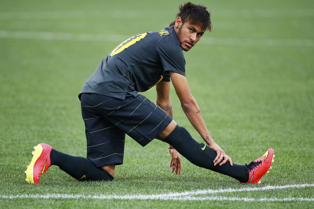 Brazilský útočník Neymar na tréninku den před utkáním s Chorvatskem.