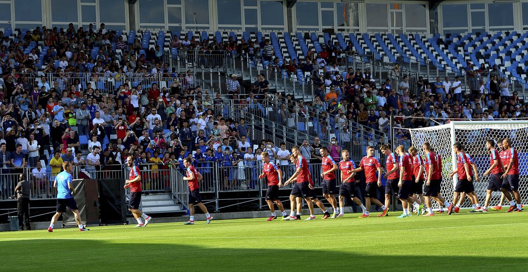 První trénink českých fotbalistů ve Francii