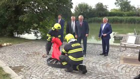 Miloš Zeman na Hradě spálil trenky.