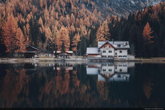 Jezero Nambino se nachází několik kilometrů od Madonna di Campiglio. Je to malá perla v lesích Trentina, která se nachází v sugestivní a skutečně krásné krajině.