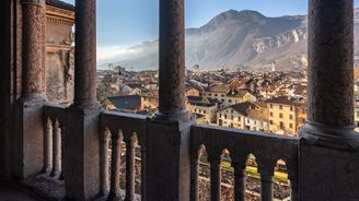 Na skok od lyžařských středisek. Objevte Trento, klenot v srdci Dolomit vás okouzlí Na skok od lyžařských středisek. Objevte Trento, klenot v srdci Dolomit vás okouzlí