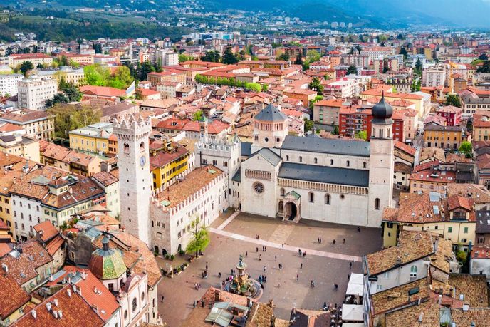 Pohled na Trento, hlavní město regionu Tridentsko-Horní Adiže Pohled na Trento, hlavní město regionu Tridentsko-Horní Adiže