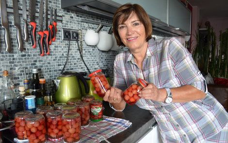 „Třešně odmala miluji. Toto jsou první zásoby na zimu a nejsou poslední,“ řekla Milada Hamrlíková.