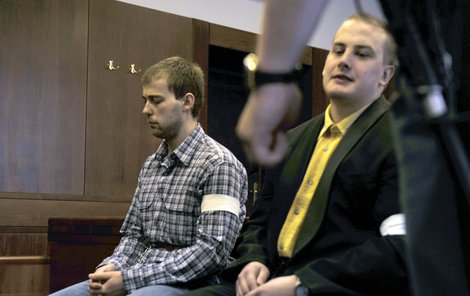 Dudič (vlevo) a Mikula si za svůj strašný čin ve vězení pobudou dlouho.