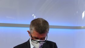 Premiér Andrej Babiš (ANO) si během rozhovoru pro Blesk Zprávy "trhnul" (4. 10. 2020).