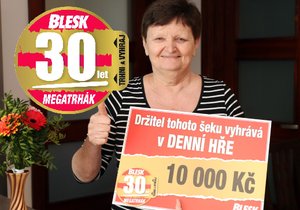 Božena Veselá z Kounic při přebírání vítězného šeku neskrývala radost.