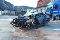 Muž (†71) nepřežil nehodu na Táborsku: Vjel do protisměru a srazil se s kamionem