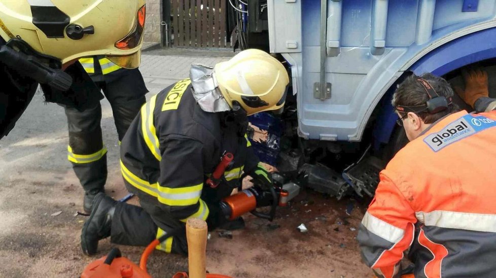 Mladá řidička nepřežila střet s náklaďákem