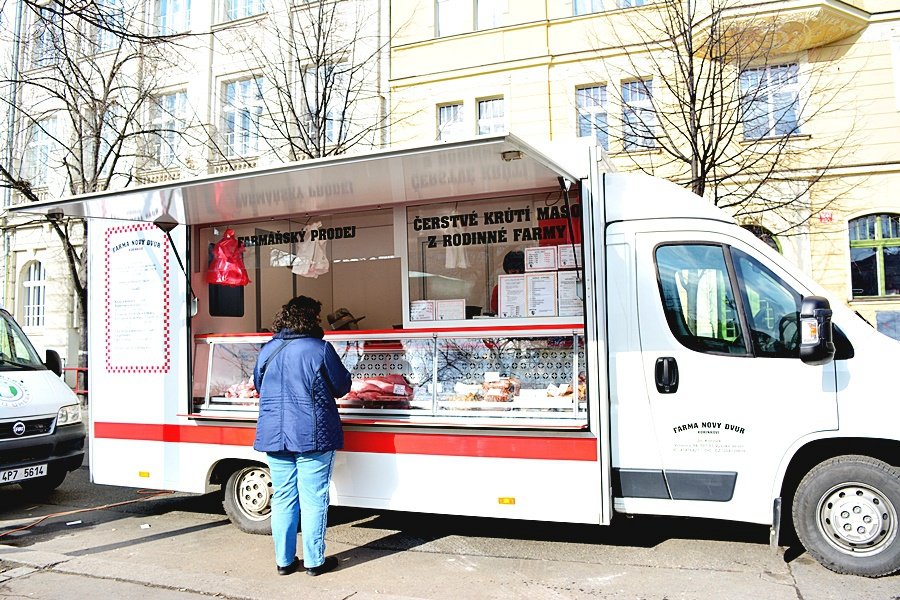 Takto vypadaly první farmářské trhy letošního roku na Jiřáku.