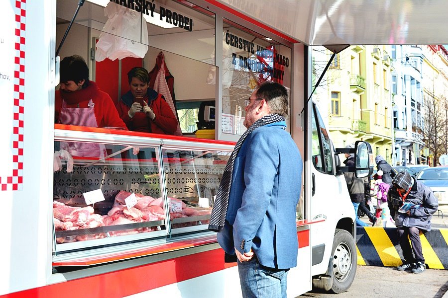 Takto vypadaly první farmářské trhy letošního roku na Jiřáku.