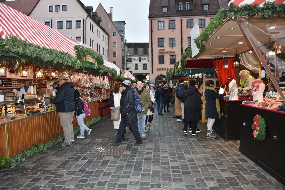 Norimberk: Tradiční stánky na norimberských trzích.