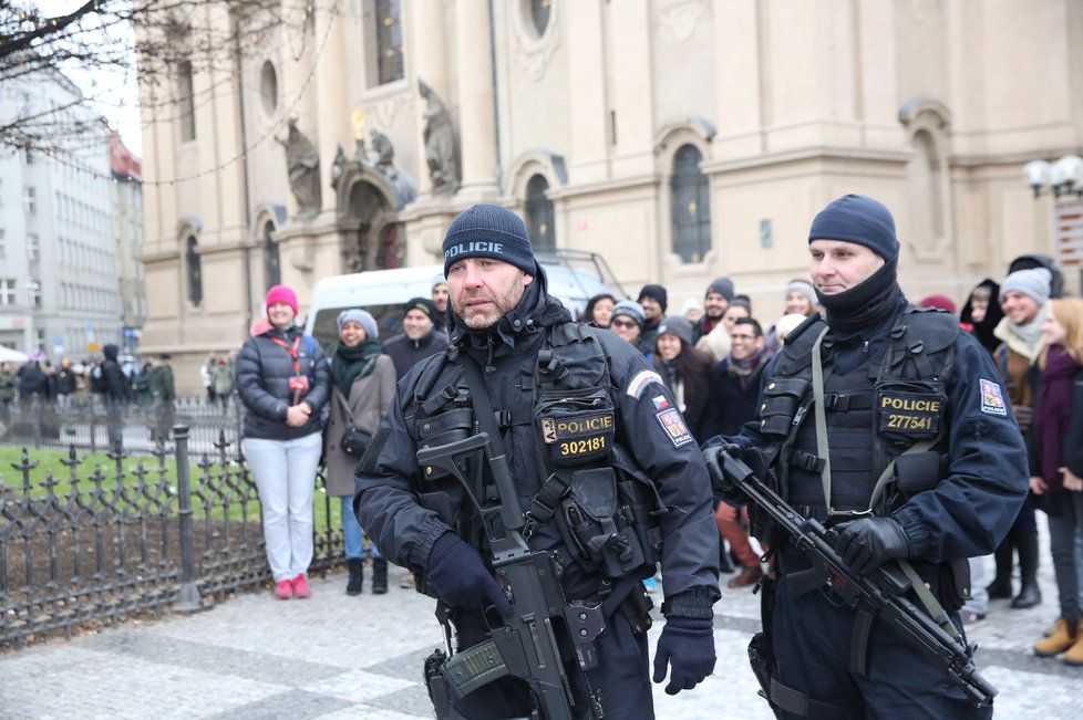 Ozbrojené Velikonoce: Policisté se samopaly vyrazí hlídkovat, připravena je i armáda (Ilustrační foto)