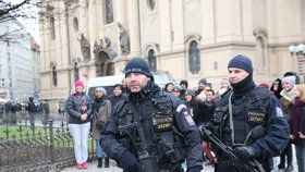 Ozbrojené Velikonoce: Policisté se samopaly vyrazí hlídkovat, připravena je i armáda (Ilustrační foto)