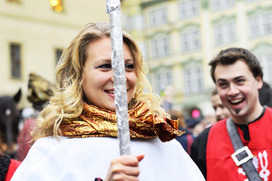 Tříkrálový průvod vzbudil rozruch. Pražané a turisti si s nadšením fotili velbloudy.