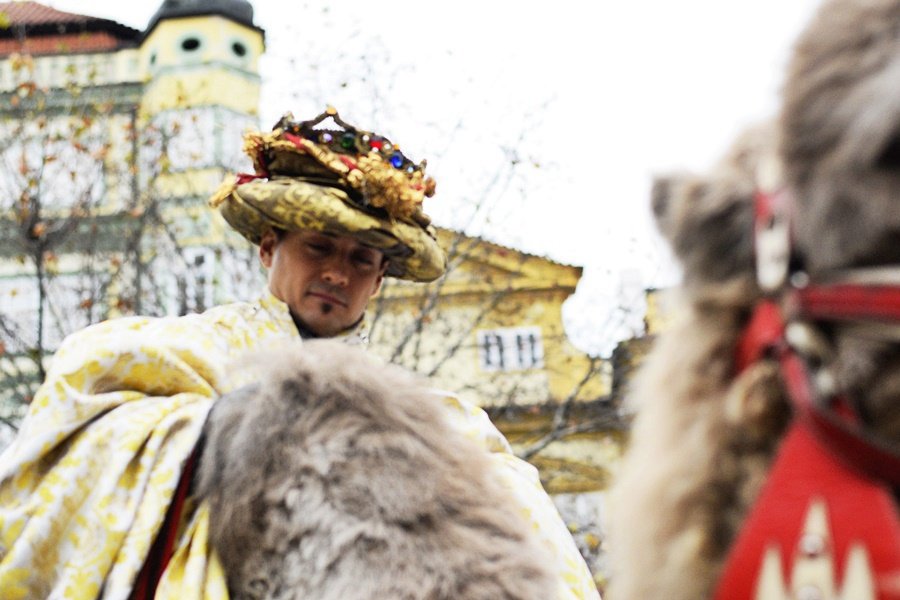 Tříkrálový průvod vzbudil rozruch. Pražané a turisti si s nadšením fotili velbloudy.