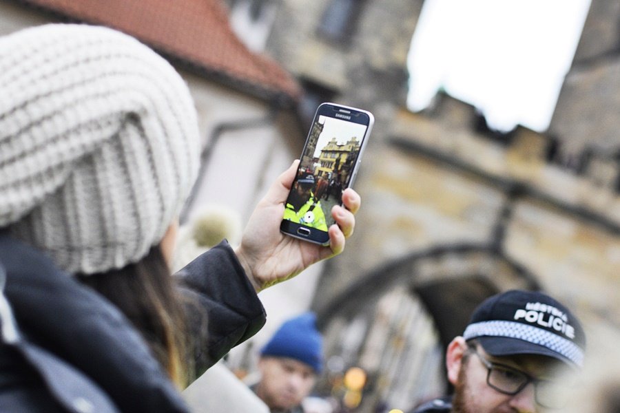 Tříkrálový průvod vzbudil rozruch. Pražané a turisti si s nadšením fotili velbloudy.