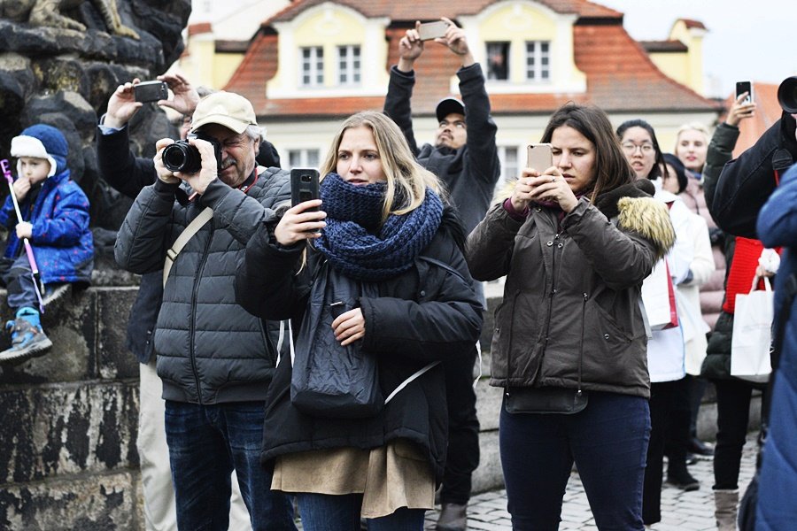 Tříkrálový průvod vzbudil rozruch. Pražané a turisti si s nadšením fotili velbloudy.