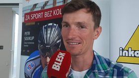 Karel se přehřál a zhroutil. Z vedra hrozí smrt, „Ironman“ promluvil o záchraně