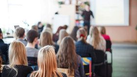 Gymnázia mají nejvíce přihlášek. Učiliště ani zdravotnické školy studenty netáhnou. (Ilustrační foto)