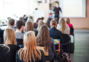 Gymnázia mají nejvíce přihlášek. Učiliště ani zdravotnické školy studenty netáhnou. (Ilustrační foto)