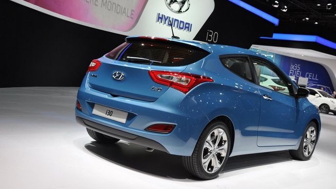 Třídvéřový Hyundai i30