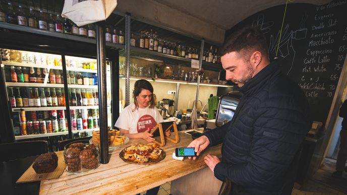 Triko Kafe & Kolonial. Od „lepší večerky“ k sousedskému gastro fenoménu Triko Kafe & Kolonial. Od „lepší večerky“ k sousedskému gastro fenoménu