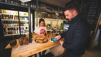 Bistra v pražských čtvrtích: Z „lepší večerky“ se stal gastro fenomén Triko Kafe & Koloniál 