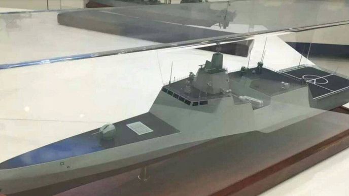 Detailní záběr na model čínského trimaranu