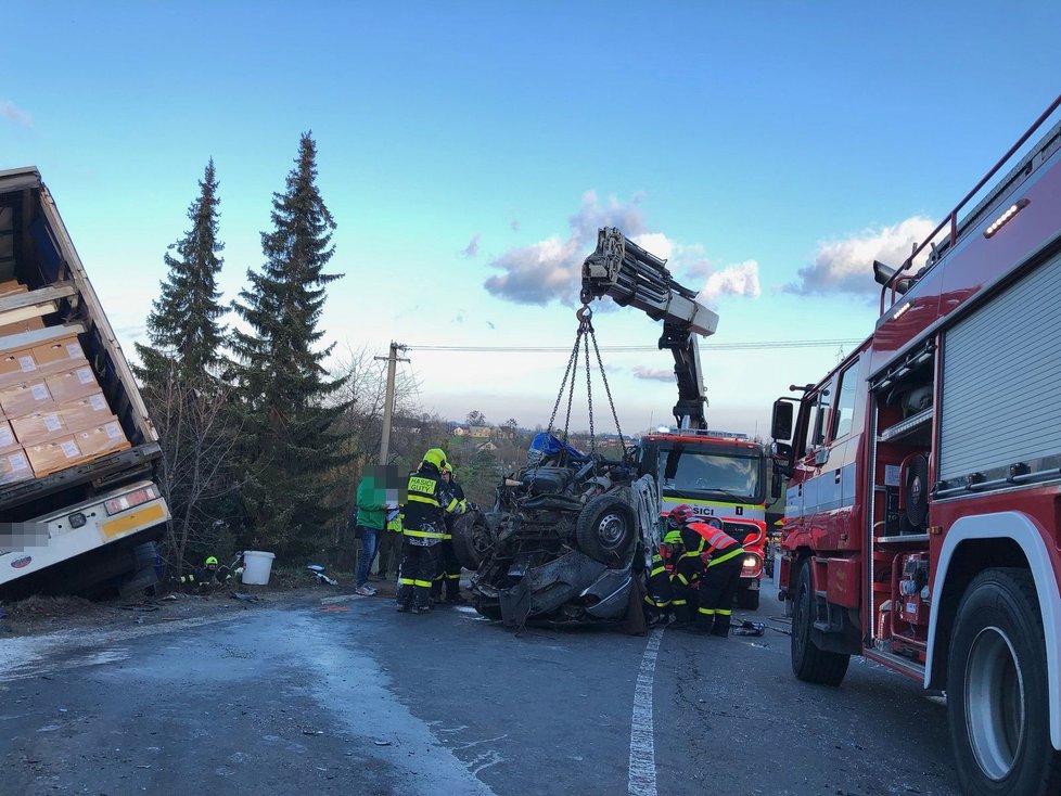 Při autonehodě u Třince vyhasly čtyři životy.