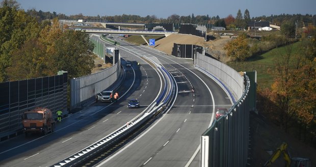 Ředitelství silnic a dálnic zprovoznilo v Oldřichovicích na Frýdecko-Místecku část obchvatu Třince.