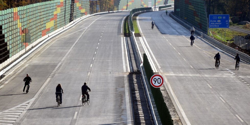 Ředitelství silnic a dálnic zprovoznilo v Oldřichovicích na Frýdecko-Místecku část obchvatu Třince.