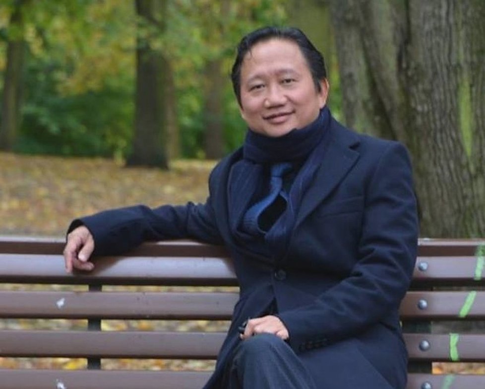 Bývalý vietnamský poslanec a manažer Trinh Xuan Thanh, unesený loni z Berlína, stáhnul odvolání proti rozsudkům soudů v Hanoji, které mu vyměřily dva doživotní tresty vězení za zpronevěru.