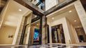 Bespoke Riverside Triplex Penthouse, který je podle Forbesu s cenovkou 350 milionů Kč nejdražším bytem v ČR. Bespoke Riverside Triplex Penthouse, který je podle Forbesu s cenovkou 350 milionů Kč nejdražším bytem v ČR.