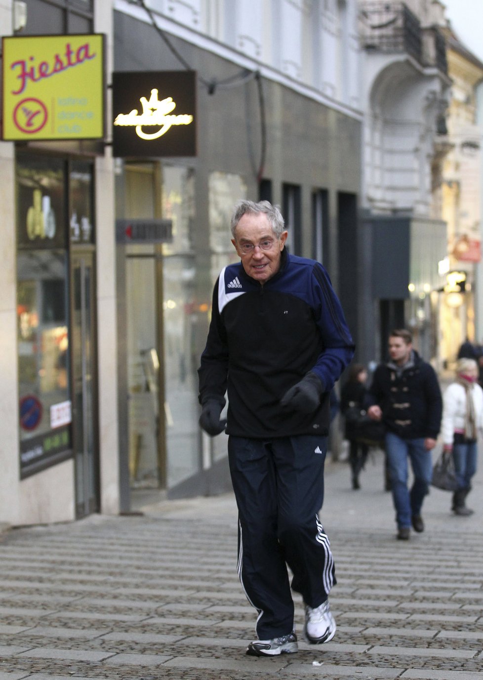 Jan Tříska si svůj oblíbený jogging neodpustil ani dnes.