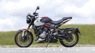 Mototest Triumph Trident 800: Divadlo pro široké publikum Mototest Triumph Trident 800: Divadlo pro široké publikum